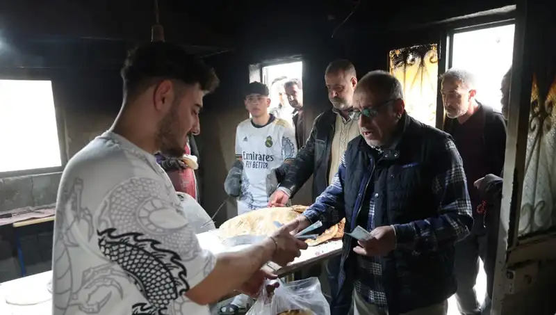 İki Çeşit Ekmek İçin 7 Kilometre Yol Yürüyorlar
