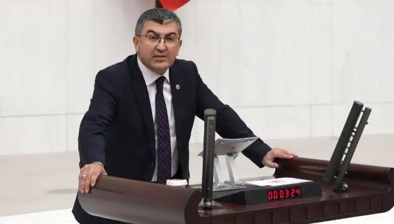 Hasan Ekici’nin İstifası: Gelecek Partisi’ndeki Gelişmeler Neler?