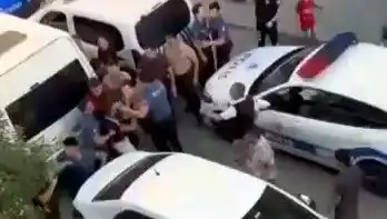 Sosyal Medya Kavgası Sokaklarda Şiddete Dönüştü: 4 Yaralı, 2'si Polis