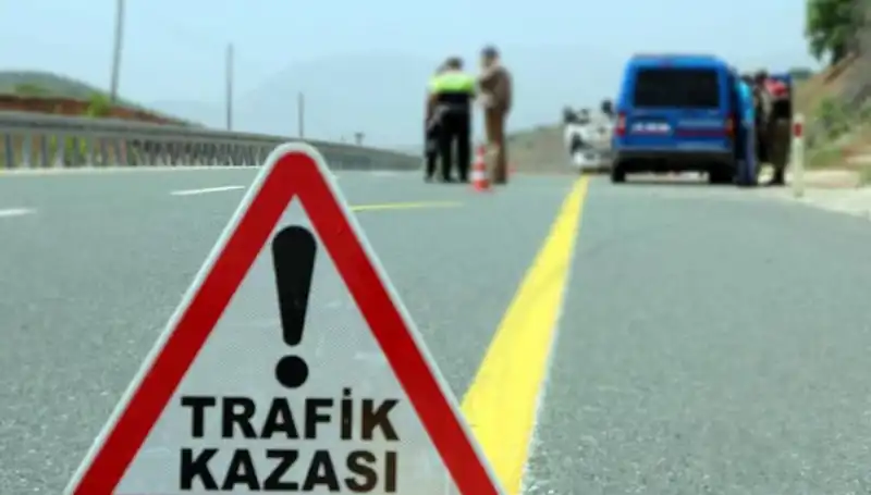 Otomobil ve Kamyon Çarpıştı: Korkunç Kazada Can Kaybı ve Yaralılar Var