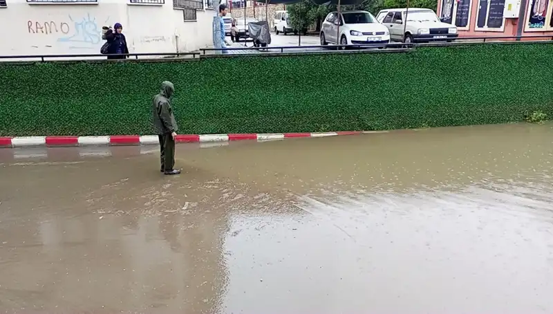 Aydın'da Şiddetli Sağanak: Alt Geçit Su Altında Kaldı!