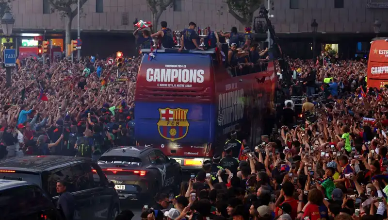 Barcelona Futbol Takımı, Taraftarlarıyla Unutulmaz Bir Gün Geçirdi