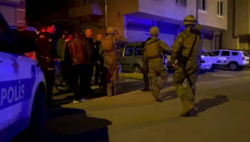 Balkonunda Tüfekle Ateş Açan Şahıs, Polise Direnmeye Çalıştı
