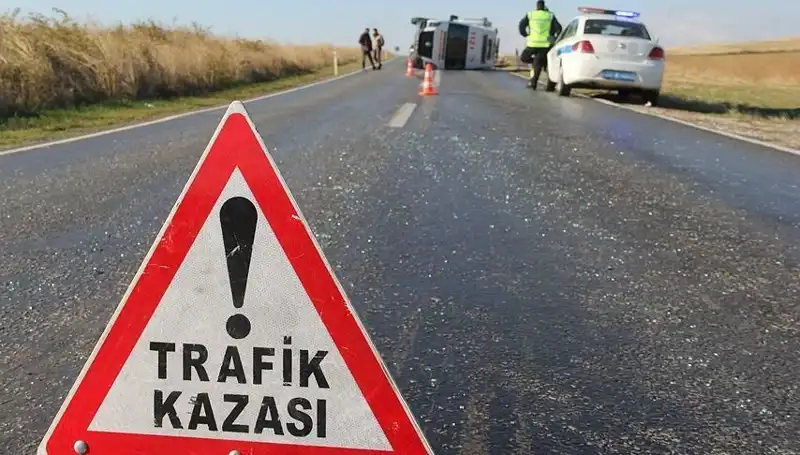 Niğde'de Feci Zincirleme Kaza: 16 Yaralı, 3 Araçta Büyük Hasar