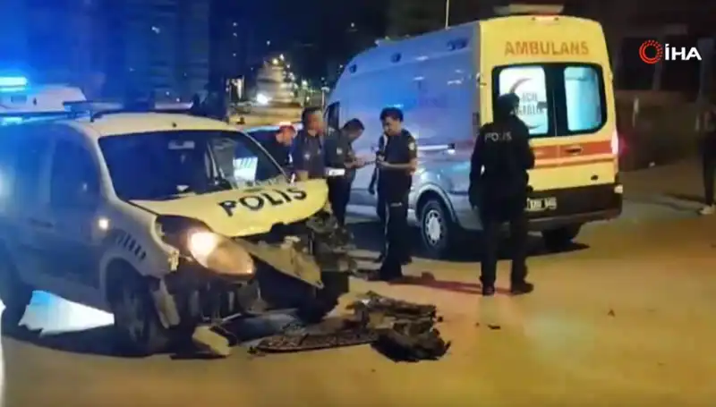 Ankara'da Feci Kaza: Hafif Ticari Araç ile Polis Aracı Çarpıştı