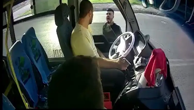 Antalya'da Otobüs Şoförüne Bıçak Çeken Şahıs Yakalandı!