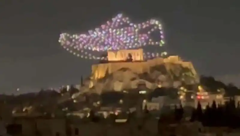 Akropolis Üzerinde Drone ile Reklam Uygulamasına Soruşturma Başlatıldı