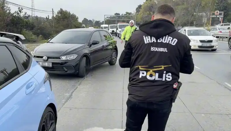 Emniyet Şeridini İhlal Eden Sürücü, Suçu Yolda Buldu: Olayın Perde Arkası