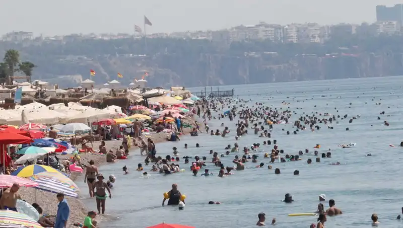 Antalya'da Deniz Keyfi: Sıcak Suya Hazır Olun!