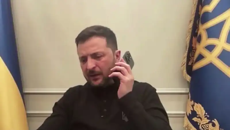 Zelenski’nin Basın Toplantısında Macron’dan Sürpriz Telefon: "Sonra Arayacağım!"
