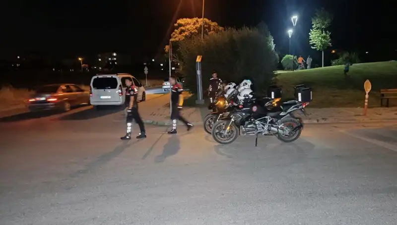 Parkta Kanlı Kavga: 14 Yaşındaki Çocuğun Hayatı Tehlikede!