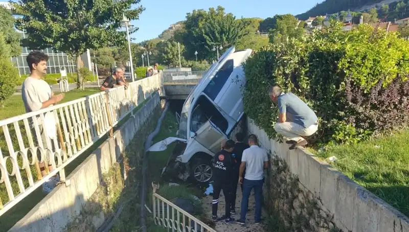 Muğla'da Direksiyon Kırarken Kaza Yapan Şoförün Hikayesi