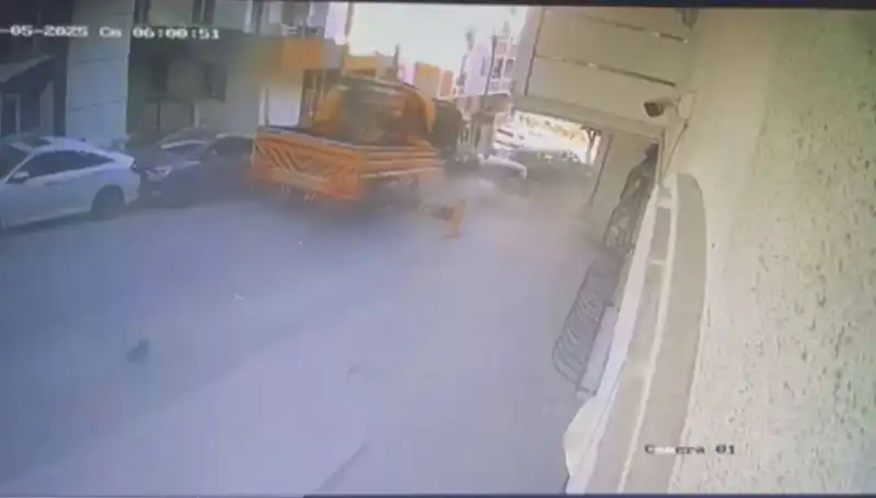 Kontrolden Çıkan Vinç, 23 Aracın Üzerine Çarptı: Neyin Nesi?