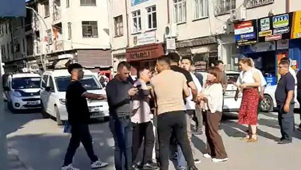 Gazinin Trafikte Darp Edilmesi Kameralara Yansıdı: O Anlar Şok Edici