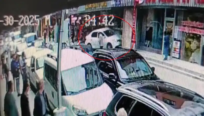 Alkollü Sürücünün Mağaza Baskını: İki Çocuk Şans Eseri Kurtuldu