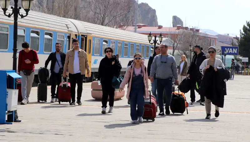 Nevruz Bayramı'nda İranlı Turistler Van'ı Fırtına Gibi Saracak!