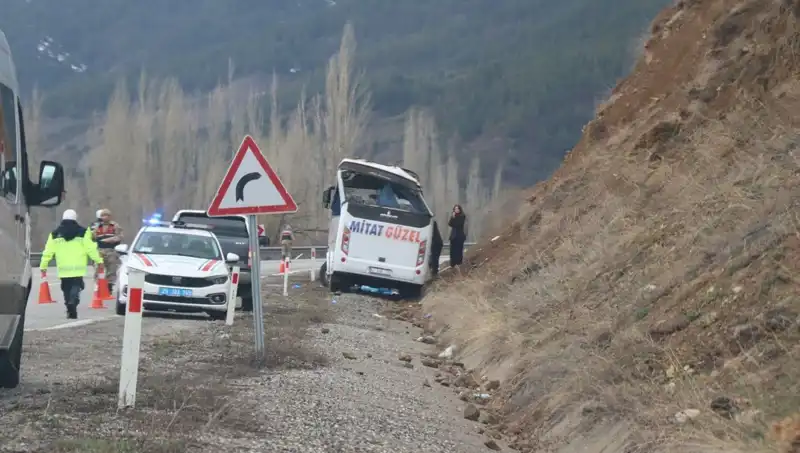 Oltu'da İşçi Servisinin Kaza Yapmasıyla Yaralı Sayısı Artıyor