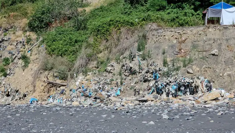 Kozlu Sahil'deki Çöp Yığını: Doğanın Sessiz Çığlığı