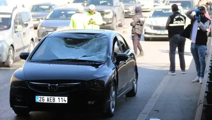 Polis Kimlik Sordu, Genç Adam Köprüden Atlayarak Araba Üzerine Düştü!