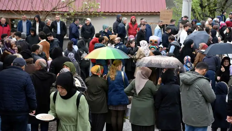 12 Bin Kişi ile Geleneksel Bayramlaşma: Bir Asırlık Kutlama