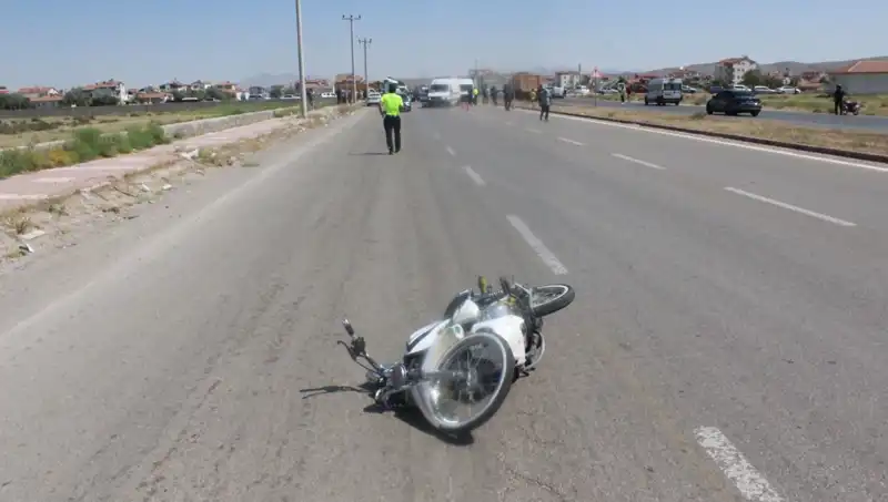 Dur İhtarına Uymayıp Polis Araçlarına Çarptı, Şok Edici Olay!