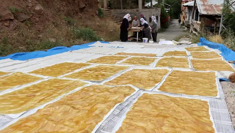 : Kışın Sofralarını Isıtacak: Dev Kazanlarda Odun Ateşiyle Hazırlanan Lezzetler
