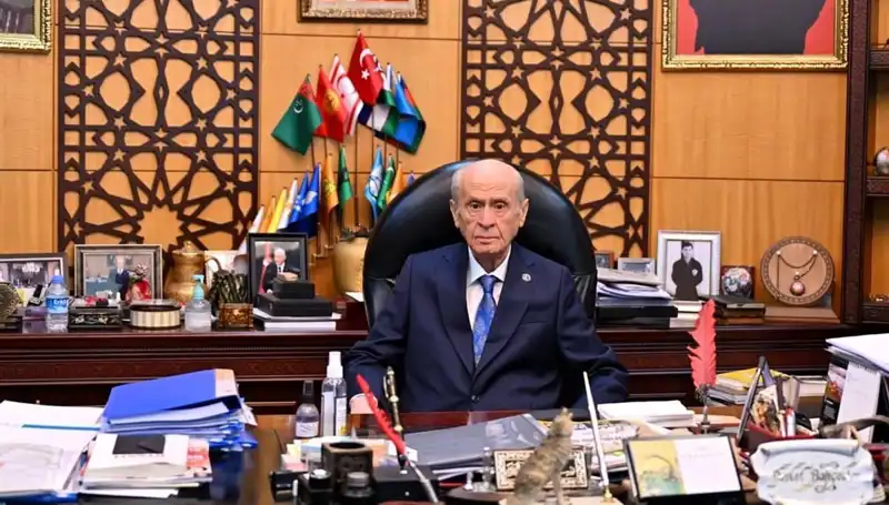 Bahçeli'den Galatasaray'a Çarpıcı Destek: Şampiyonluğu Kutladı!