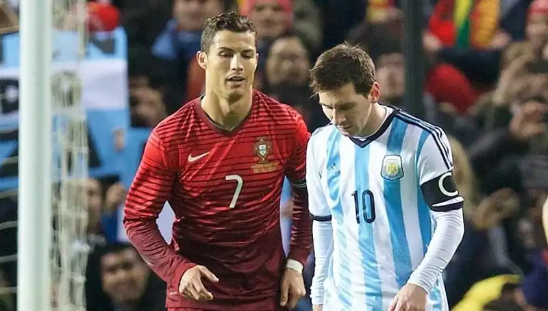 Ronaldo, Messi'ye Fark Attı: Futbolun İki Efsanesi Arasındaki Rekabetin Sonuçları