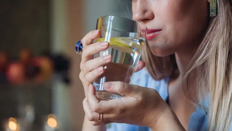 Aç Karnına 1 Litre Su İçmenin Faydaları: Her Sabah Uygulamanız Gereken Bir Alışkanlık