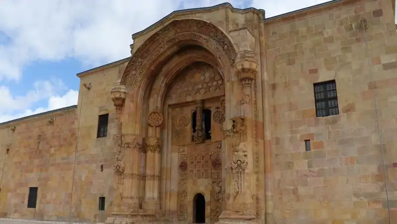 Divriği Ulu Camii ve Darüşşifası: Ziyaretçi Akınının Nedeni Nedir?