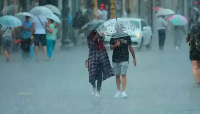 İstanbul ve Yangın Bölgesinde Hava Koşullarında Şiddetli Değişimler