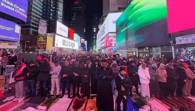 New York Times Meydanı’nda Tarihi Teravih Namazı Gerçekleşti