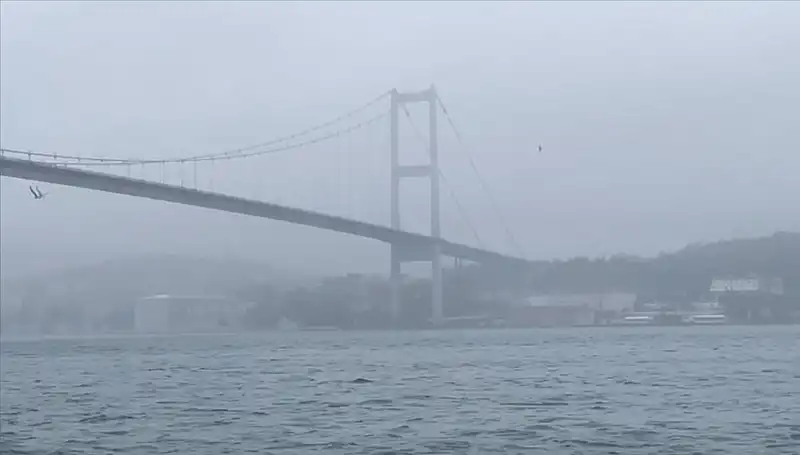 İstanbul Boğazı'nda Gemi Trafiği Sis Nedeniyle Askıya Alındı