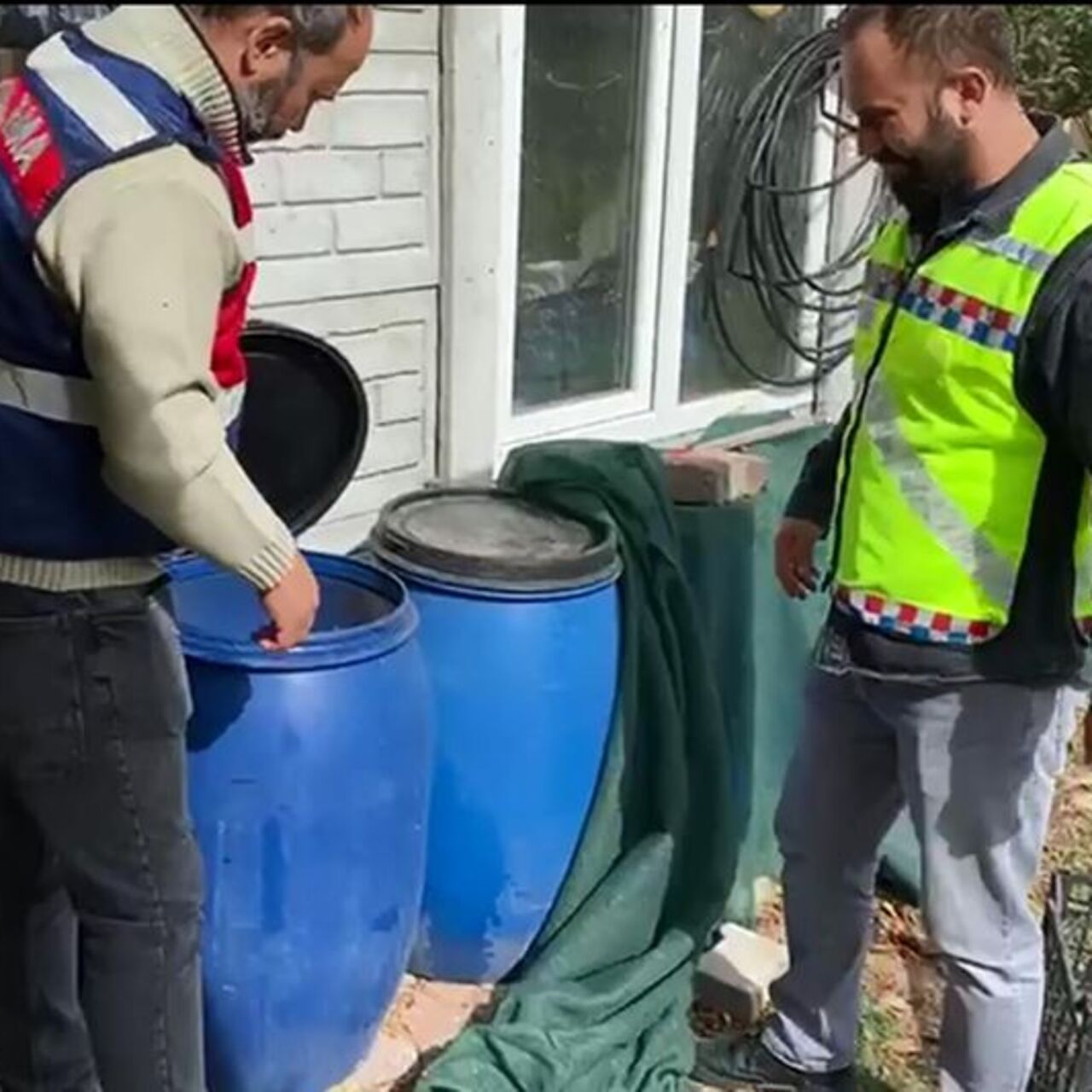 Bağ Evinde 558 Litre Sahte İçki Ele Geçirildi: Kaçakçılık Operasyonu Başarıyla Tamamlandı