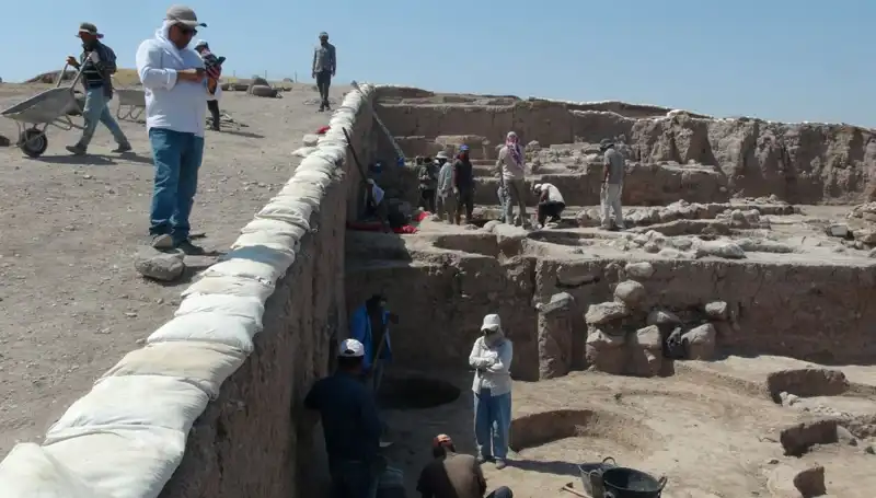 Oylum Höyük'te Sıcak Hava Nedeniyle Kazı Çalışmaları Devam Ediyor