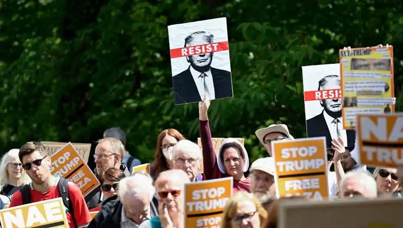 Trump'ın İskoçya Ziyaretinde Golf Oynarken Protesto Şoku