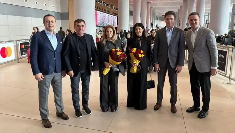 Hagi ve Popescu İstanbul'da: Futbol Efsaneleri Bir Araya Geldi