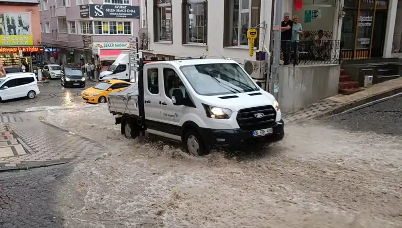 Şiddetli Sağanak, Şehri 10 Dakikada Su Altına Gömdü!