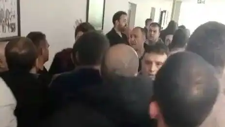 Karamürsel Belediyesi'nde İhale Tartışmaları Büyüyor: Siyasi Çatışmalar Gözler Önünde