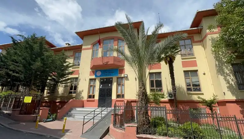 Depremde Hasar Gören Okullar Boşaltıldı: Riskler Artıyor Mu?