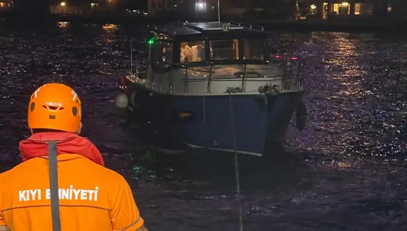 Baltalimanı'nda Sıra Dışı Olay: Tekne Aniden Su Almaya Başladı