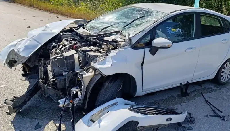 Çanakkale'de Feci Trafik Kazası: İki Kişi Yaralandı