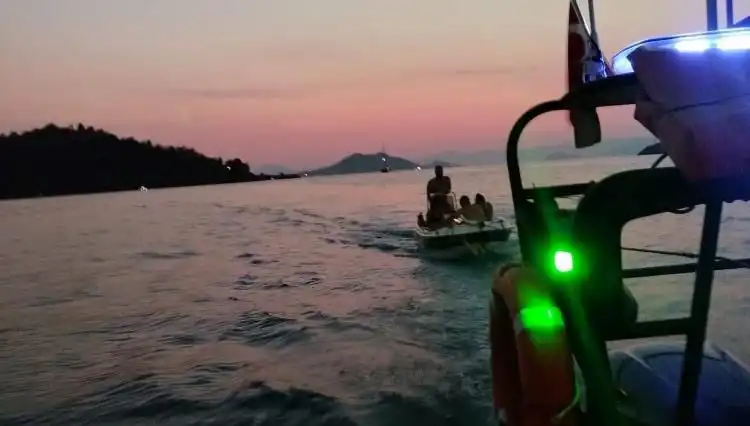 Fethiye Açıklarında Sürüklenen Teknedeki 4 Kişiye Kavuşan Kurtarma Operasyonu