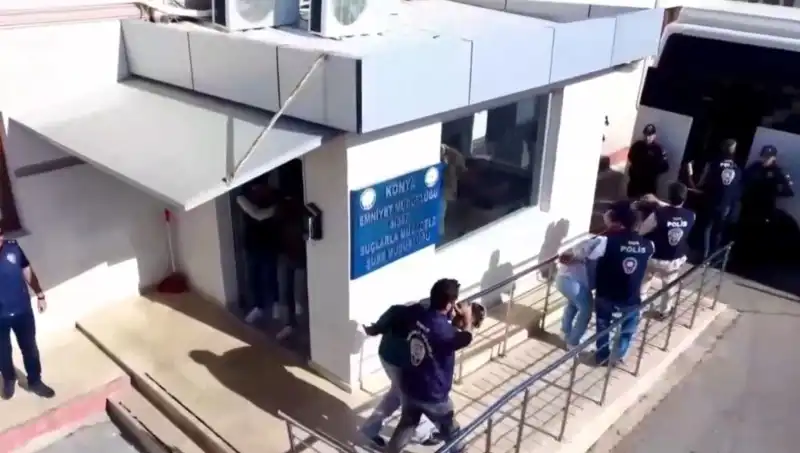 Türkiye Genelinde Dolandırıcılık Operasyonunda 13 Kişi Tutuklandı