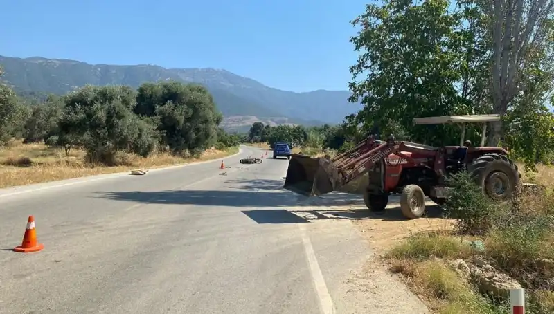 İzmir'de Motosiklet Kazası: Sürücü Hayati Tehlike ile Mücadele Ediyor!