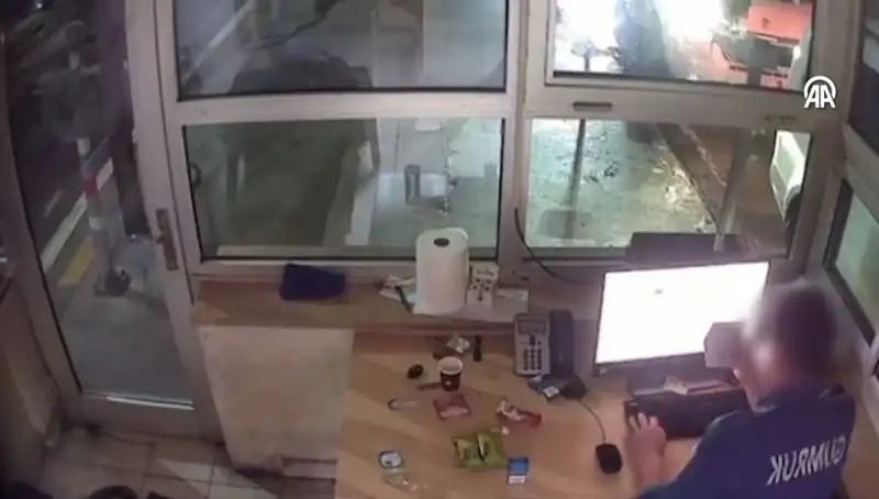 Kapıkule'de İhtişamlı Rüşvet Operasyonu: 23 Gümrük Memuru Tutuklandı