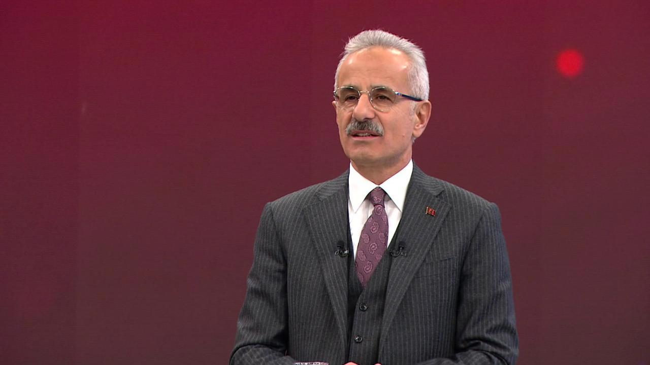 Bakan Uraloğlu: Sosyal Medyaya Düzenleme Yıl Sonuna Kadar Yürürlüğe Girecek!