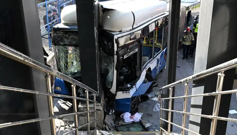 Ankara'da Belediye Otobüsü Kaza Yaptı: 27 Yaralı, Biri Ağır