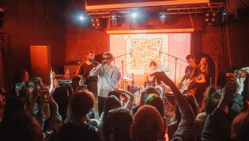 Savaş Ortamında Şehirde Saldırı ve Konser Aynı Anda: İnsanlık Durumu