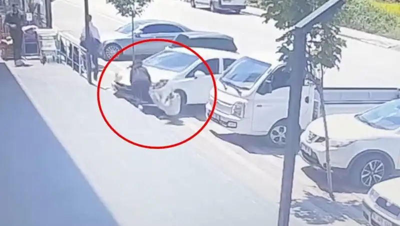 Yalova'da Lise Öğrencisini Aracın Altında Bırakan Feci Kaza!